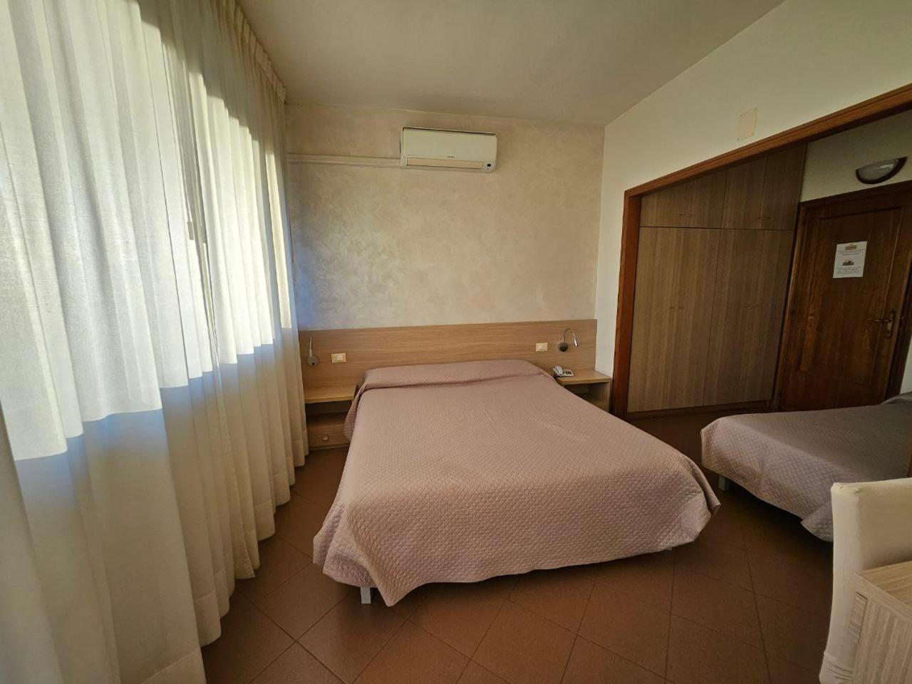Albergo Nyers Perugia Eksteriør billede