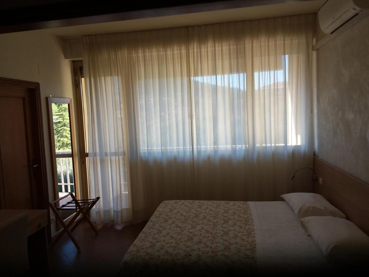 Albergo Nyers Perugia Eksteriør billede