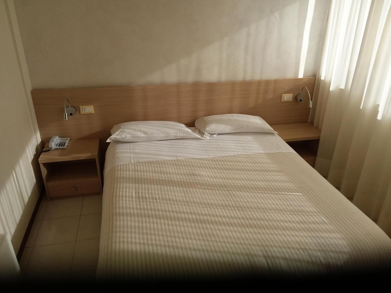 Albergo Nyers Perugia Eksteriør billede
